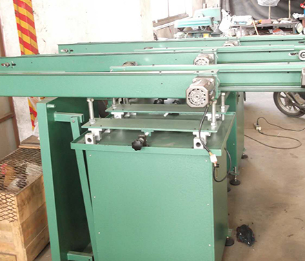 無錫益海機(jī)械無心磨自動(dòng)送料機(jī)