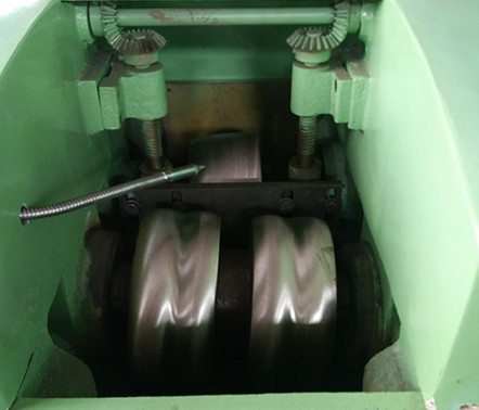 精密三輥輪校直機